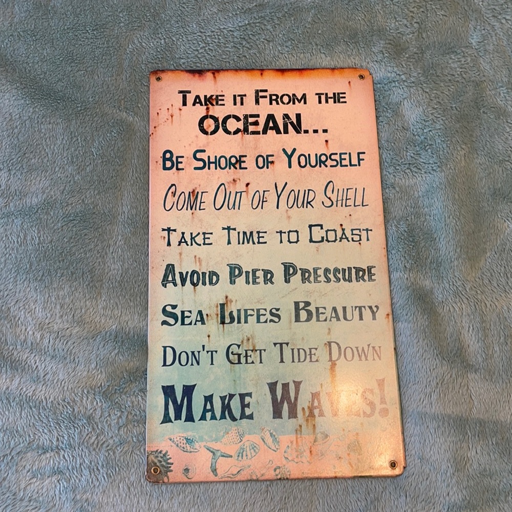 Decorated beach plate